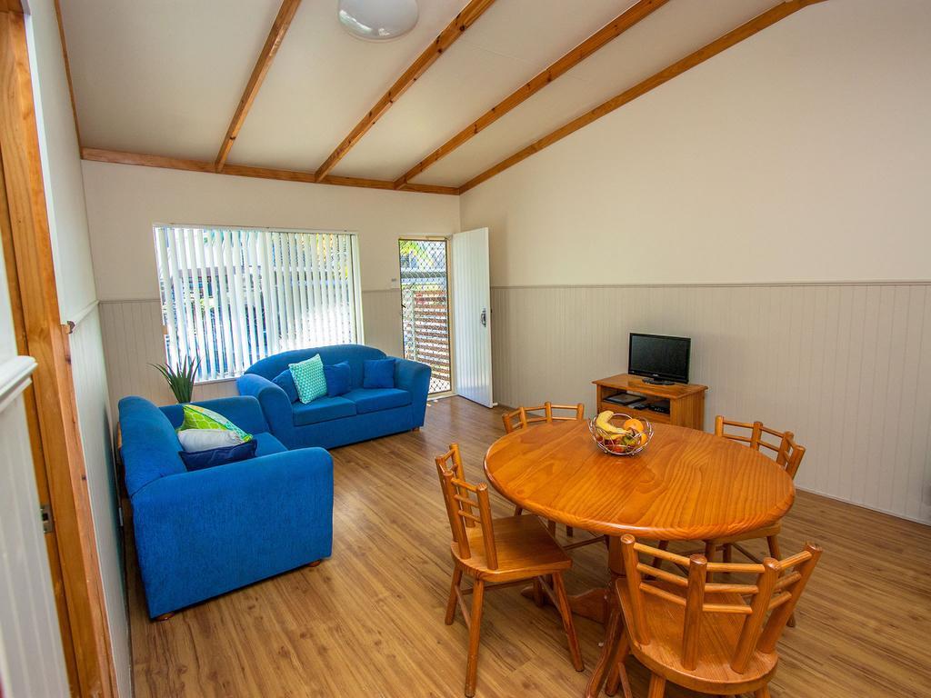 Caseys Beach Holiday Park Sunshine Bay Szoba fotó